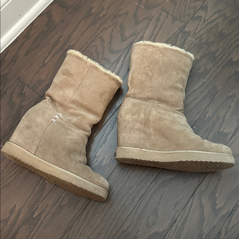 Rare Koolaburra suede wedge booties - Picture 4 of 7